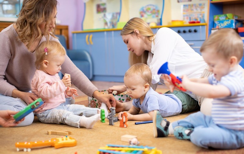 Prefectura s-a răzgândit: creșele și after school-urile din București rămân deschise, iar universitățile pot alege cum să-și desfășoare cursurile