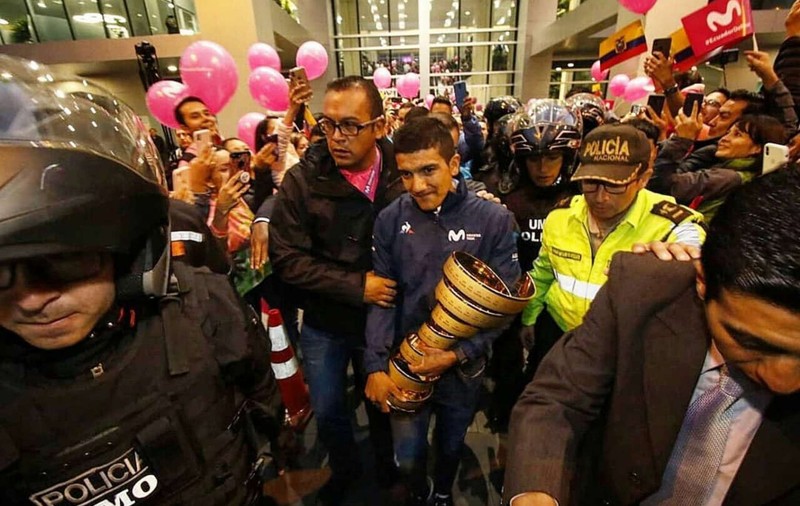 Ecuadorianul Richard Carapaz, câștigătorul Turului Italiei 2019, primit ca un erou la Quito