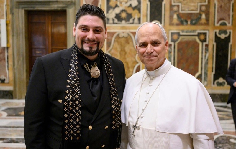 Tenorul român care l-a întâlnit pe Papa Leon. E solist al Operei Naționale București și artist renumit la nivel internațional