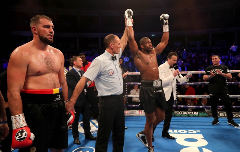 VIDEO | Daniel Dubois l-a demolat în două reprize pe românul Răzvan Cojanu. Cojanu boxase în 2017 pentru titlul mondial WBA la categoria grea