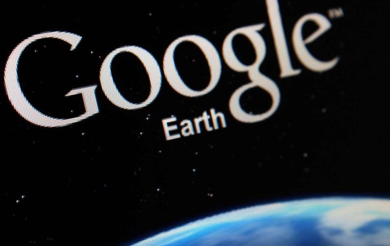 Google a lansat un simulator de zbor gratuit direct în browser: cum te plimbi deasupra casei tale în Google Earth
