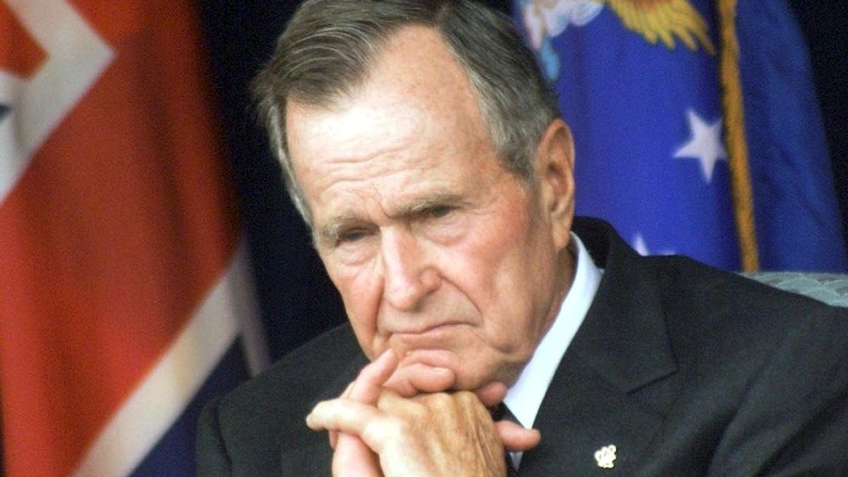 George H.W. Bush a murit