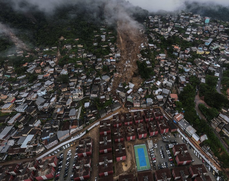 „Arată ca o zonă de război”. Cel puțin 123 de oameni au murit în Brazilia, în urma inundațiilor catastrofale