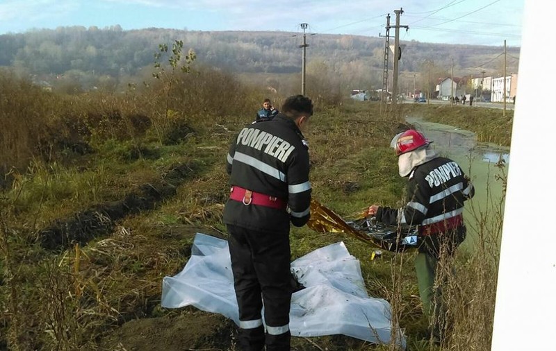 Moarte suspectă în județul Gorj. Un cadavru a fost găsit plutind într-un canal colector, lângă Turceni