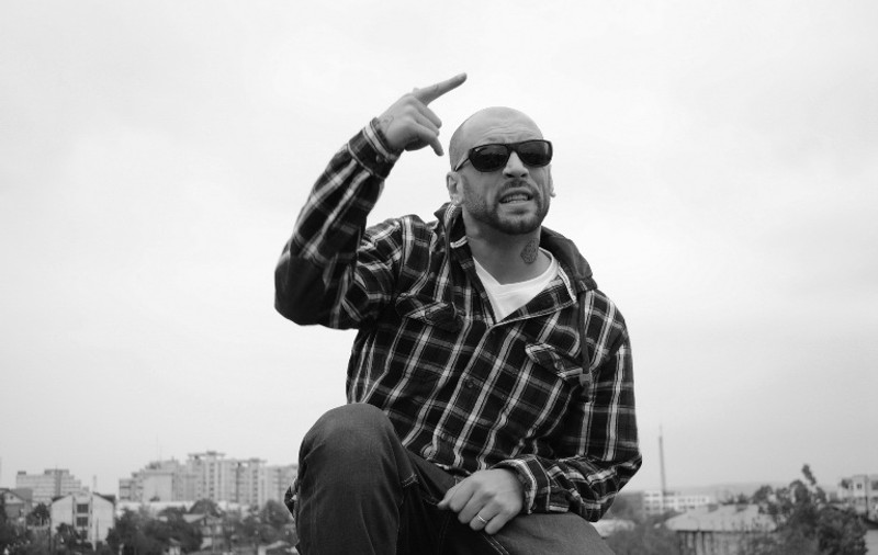 Vezi aici videclipul piesei ʺKBoomʺ a lui CRBL
