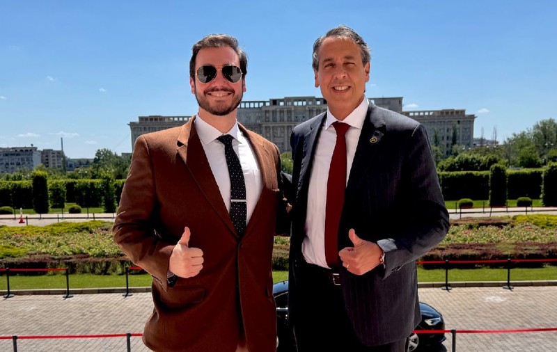Omul lui Trump în Groenlanda, Tom Dans, a venit în România ca să-l ajute pe Călin Georgescu să câștige „această luptă”