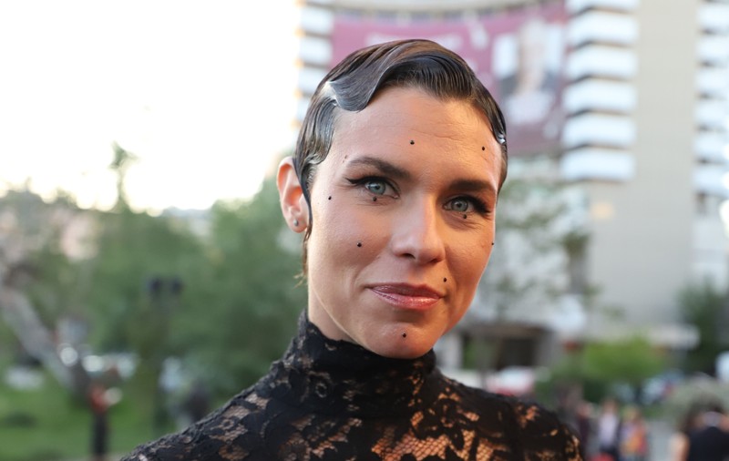 Ana Ularu, cu lenjeria intimă la vedere la Gala Premiilor Gopo 2025. Actrița a purtat o ținută îndrăzneață