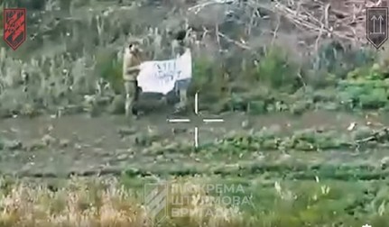 Soldații ruși capitulează în fața dronelor terestre ale Ucrainei. Foto: Captură video Facebook