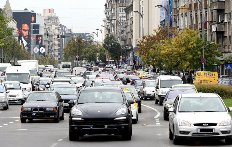 Peste o mie de români au cerut eco-bonus pentru a-și cumpăra mașini electrice sau hibrid
