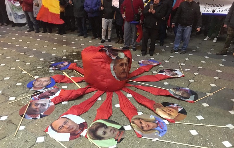 Proteste și în restul țării. Mii de oameni au ieșit în stradă să își strige nemulțumirile