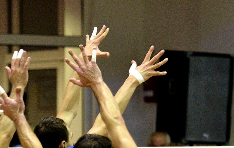 Jucătorii de volei Alexandru Muscină, Alexandru Cerșemba și Andrei Ursache, prinși și suspendați pentru pariuri ilegale