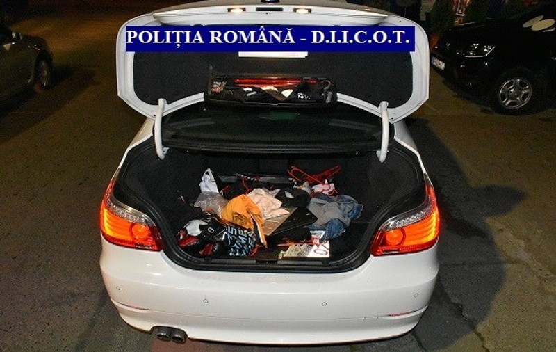 Captură de droguri într-o mașină oprită în trafic în Arad