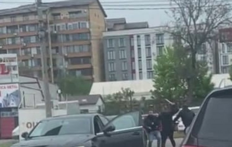 Un bărbat și-a înjunghiat vărul în picior, în urma unui scandal în trafic, în Galați. Atacatorul, căutat de poliție