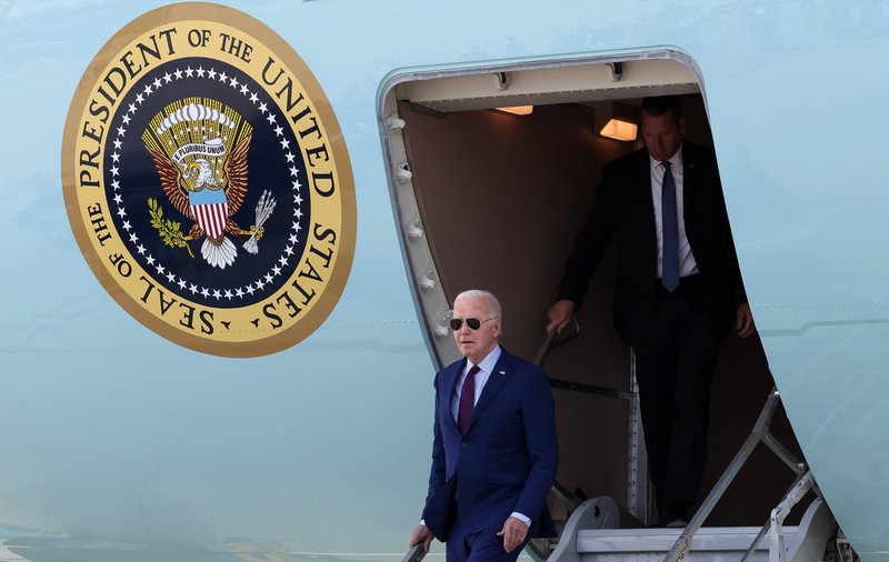 Joe Biden a sosit în Franța, în prima sa vizită oficială și pentru a participa la comemorarea Debarcării din Normandia. Cinci zile de ceremonii și întrevederi