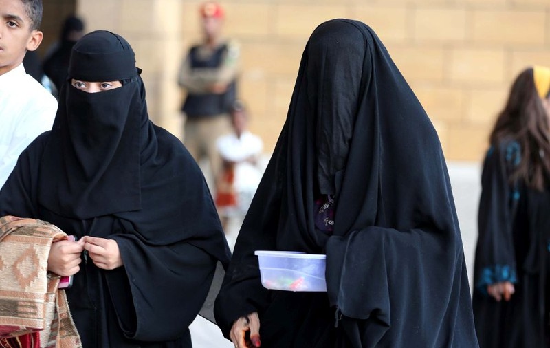 Premieră în Arabia Saudită: Femeile vor afla prin SMS că soții lor vor să divorțeze
