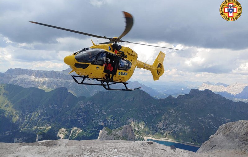 „Avalanșa i-a spulberat”. Salvatorii încearcă să găsească turiștii dispăruți în Marmolada, însă nu au speranțe