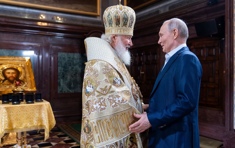 „Cozile de topor” ale Rusiei din Biserica Ortodoxă Română. Cum pătrund narațiunile Kremlinului în societatea românească prin propagandiștii în sutană