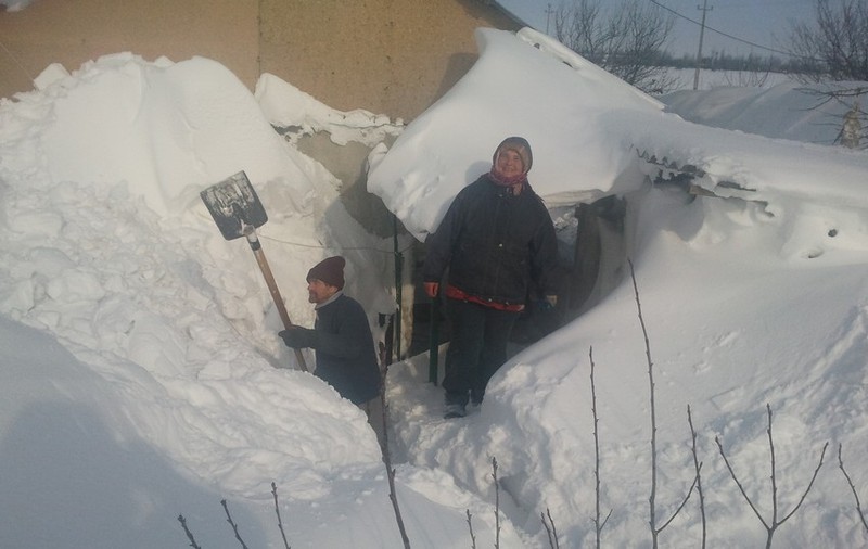 Armata, în război cu munţii de zăpadă