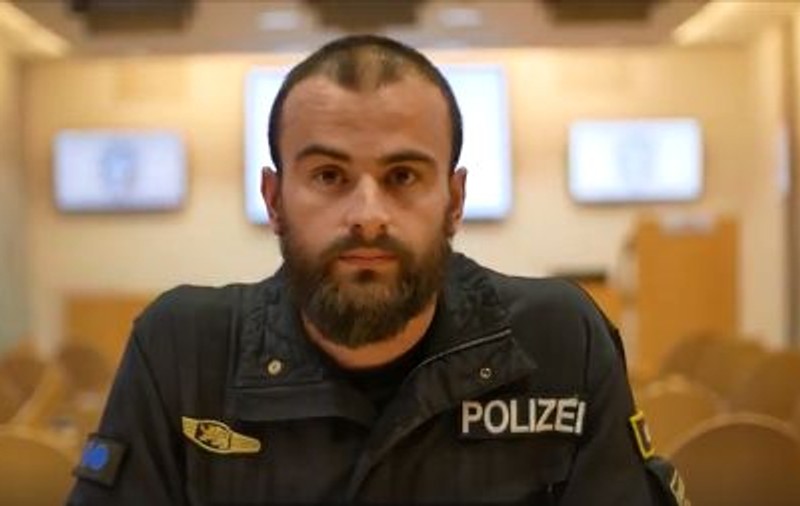 VIDEO | Jurnalistul Vlad Ursulean a stat de vorbă cu Martin, polițistul român din München care a ajutat românii să voteze: „Rădăcinile i-au devenit mai apropiate și acum se simte ca într-o mare familie”