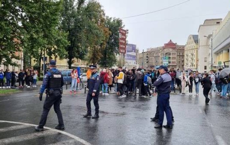 Alertă falsă cu bombă la un liceu din Timişoara. Peste 600 de elevi și profesori au fost evacuați
