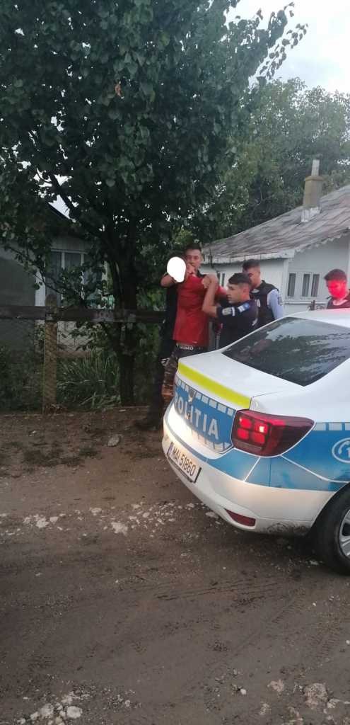 Bărbatul agresiv a fost dus în arest| sursa foto Monitorul Botoșani