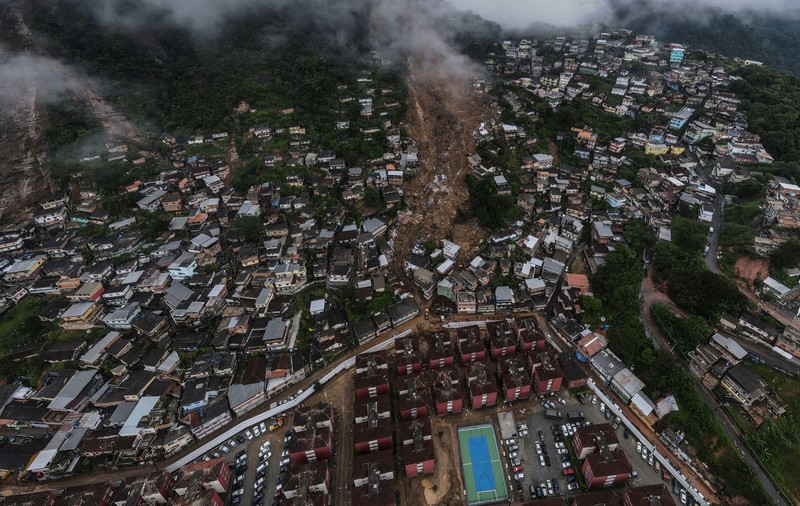 Peste 100 de persoane sunt încă date dispărute după alunecările de teren și inundațiile din Brazilia. 176 de oameni au murit