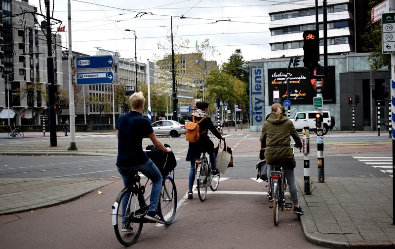 FOTOREPORTAJ | Există viață fără mașină. Locuitorii din Rotterdam fac de 25 de ori pe zi înconjurul pământului pe bicicletă