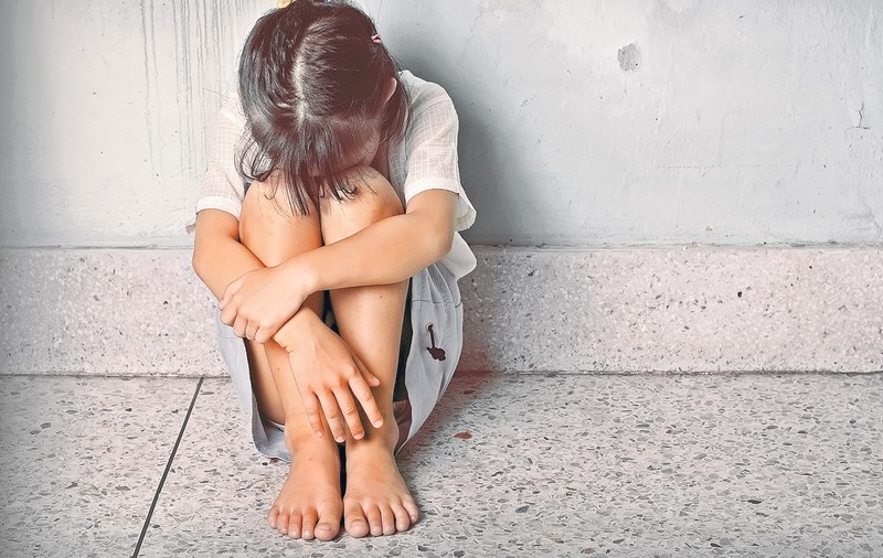 Adolescentă violată de propriul tată în Dâmbovița. Ce a făcut fata ca să scape de calvar