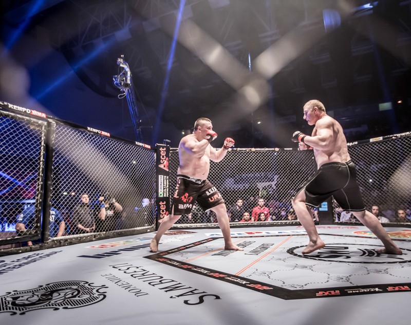 Gigantul Tolea Ciumac se bate cu un polonez care a fost în Bellator / GALERIE FOTO