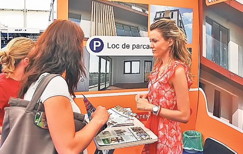Românii se înghesuie să îşi ia «Prima Casă»