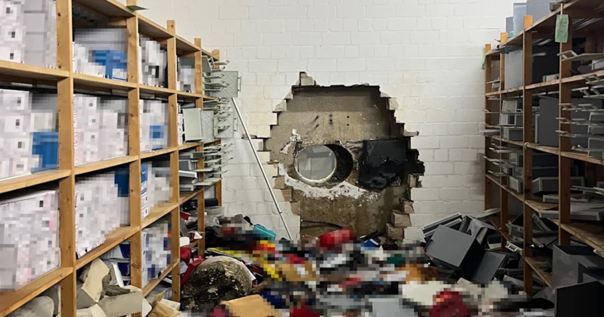 Hoții au făcut gaură în seif. Foto Polizei Gelsenkirchen