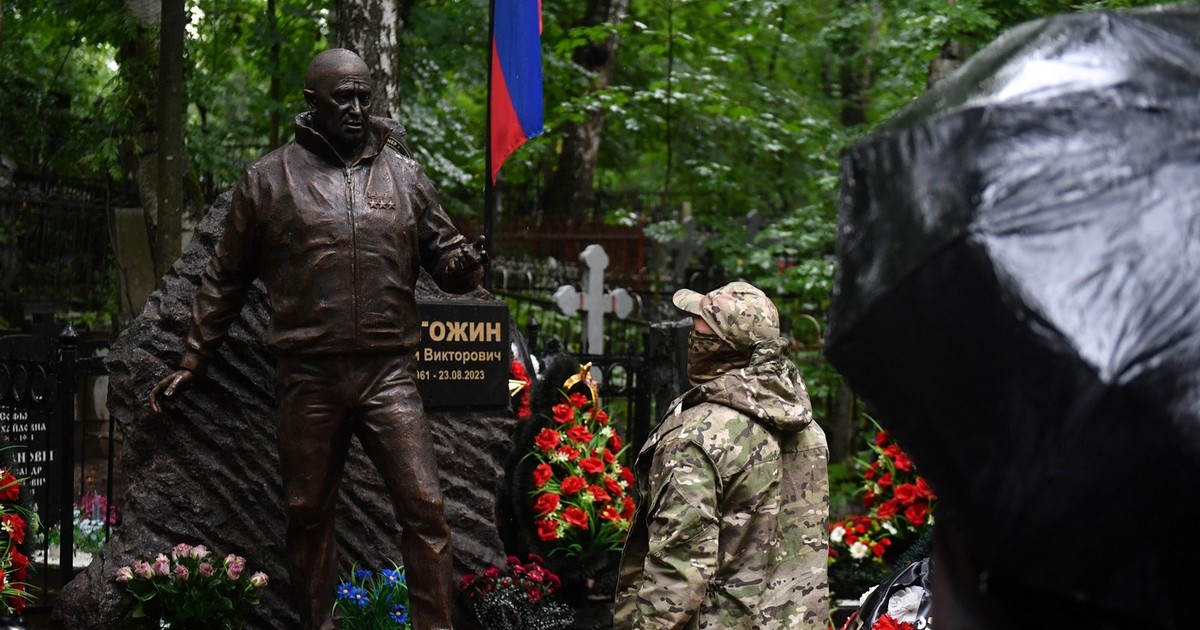 Mormântul lui Prigojin de la cimitirul Porohovskoie din Sankt Petersburg Foto: Profimedia