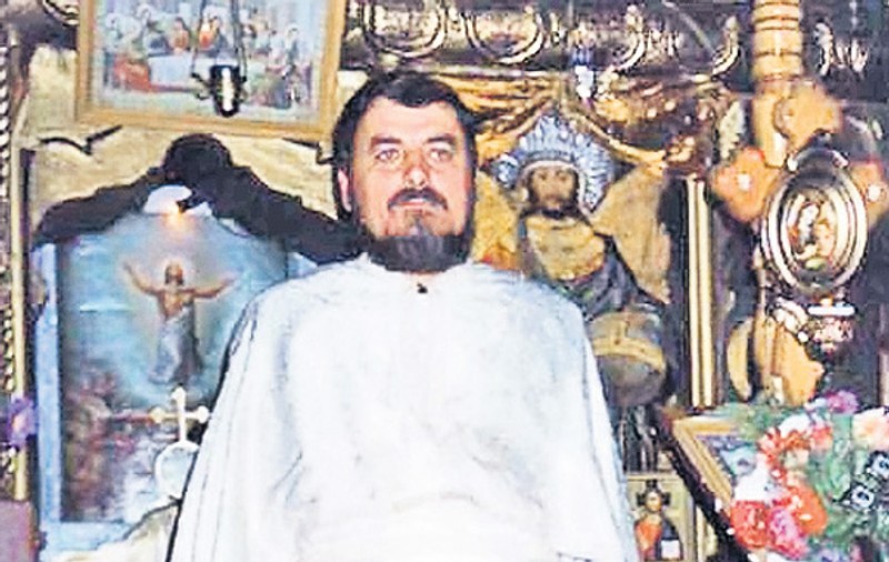 "Părintele Nicolae nu mai poate ține slujbe la biserică"