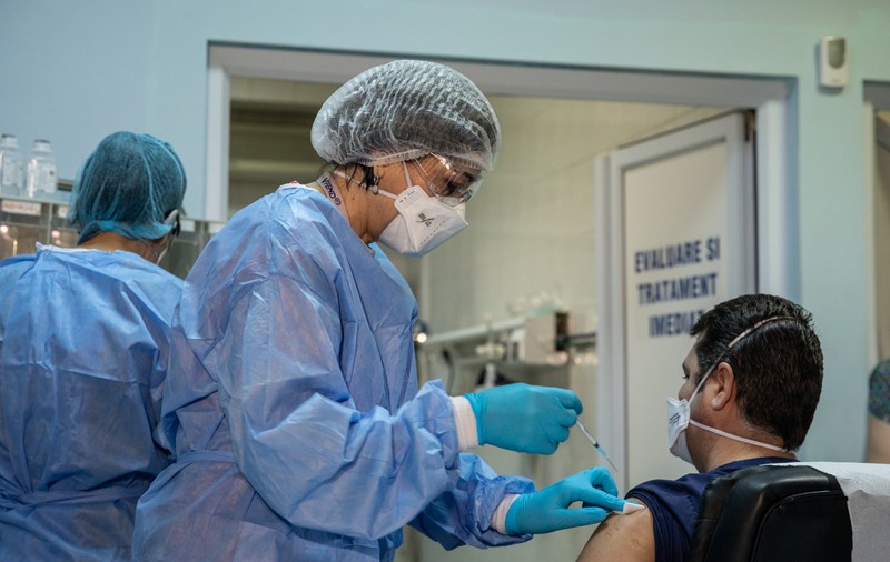Peste 48.000 de persoane, vaccinate anti-COVID-19 în ultimele 24 de ore. S-au înregistrat 312 de reacții adverse