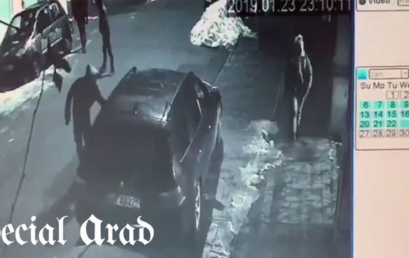 VIDEO | Hoții de mașini din Arad au fost filmați în timp ce "operau"