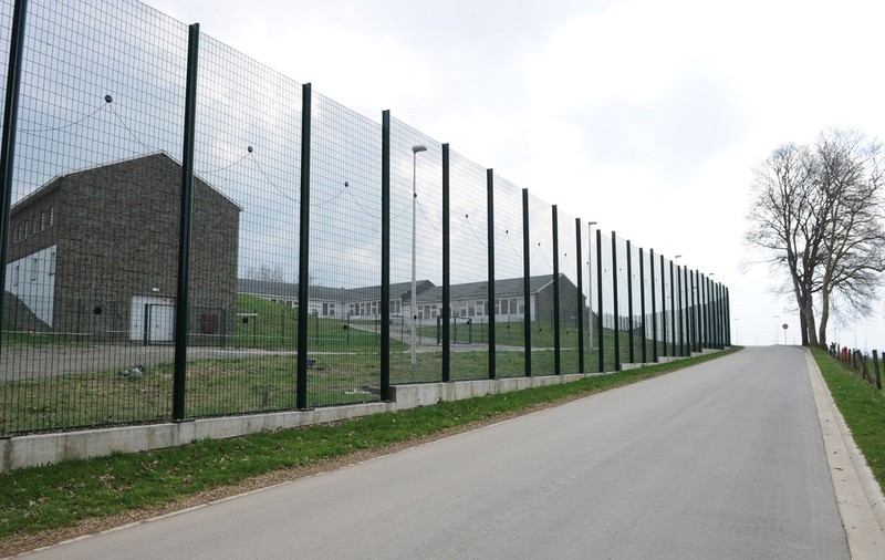 Zece deținuți au evadat dintr-o închisoare din Belgia, folosind o râșniță: „Au fugit în pădure, dar nu au ce mânca acolo”