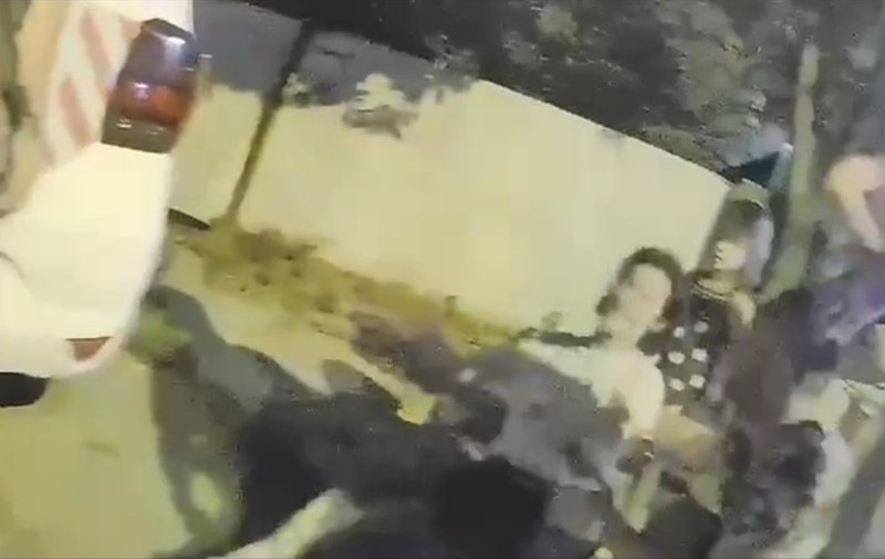 Femeie din Bucureşti, arestată preventiv după ce a muşcat mai multe persoane, inclusiv doi poliţişti, în Sectorul 1. Imagini care vă pot afecta emoțional