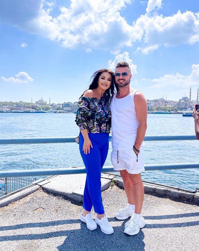 Anunțul făcut de Gabriela Cristea la 3 ani de la nunta cu Tavi Clonda: „Prima ieșire departe de fetele noastre”
