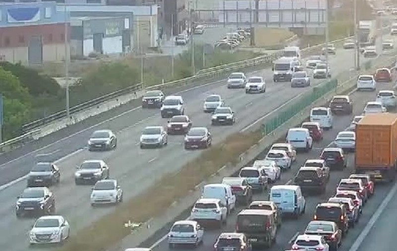 Ambuteiaje de 20 de kilometri pe una dintre cele mai aglomerate autostrăzi din Spania