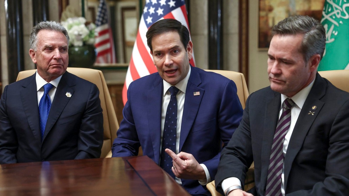 Marco Rubio (în centrul imaginii), alături de Mike Waltz (dreapta) și Steve Witkoff (dreapta), la Riad Foto: Profimedia