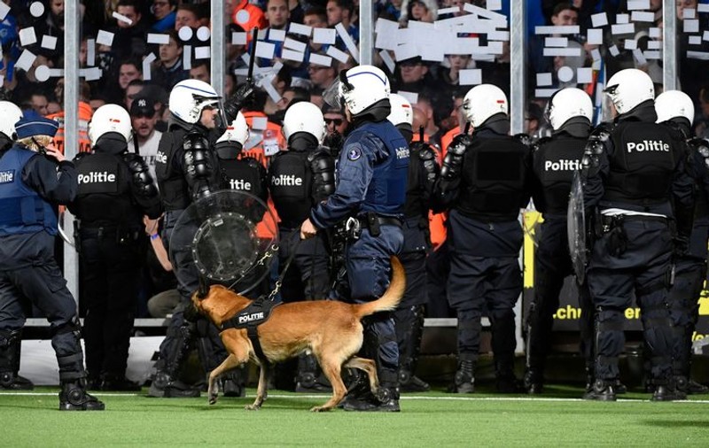 Ianis Hagi, eroul unui meci teribil. Arbitrul a abandonat jocul St. Trond - Genk din cauza suporterilor. ”Am fost obligat de poliție”