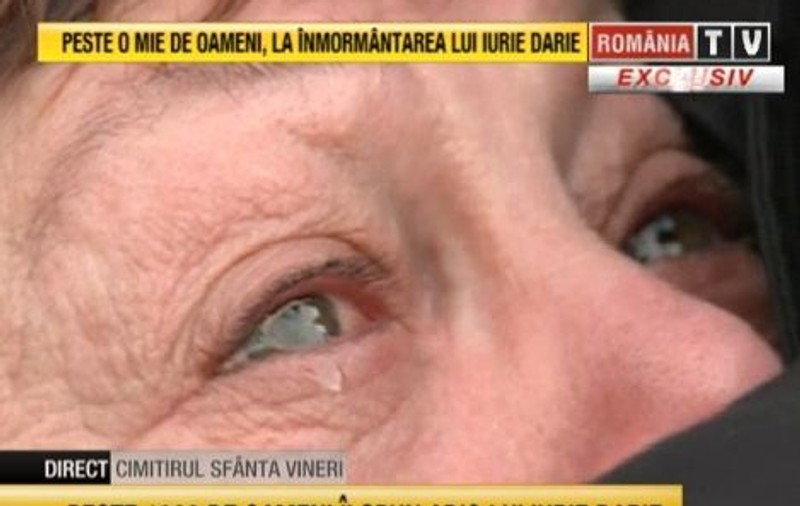 ÎNMORMÂNTARE IURIE DARIE | IMAGINI EMOŢIONANTE cu ANCA PANDREA la CIMITIR | FOTO
