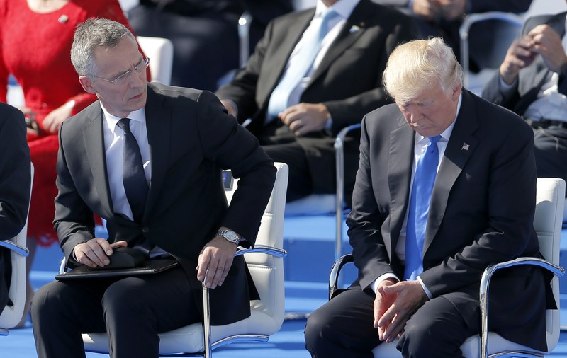 VIDEO VIRAL | Donald Trump l-a îmbrâncit pe premierul Muntenegrului la reuniunea NATO, pentru a sta în fața grupului