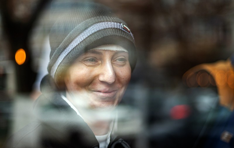Nu e suficient să-i trimitem pe bolnavi în străinătate! De când s-a trezit din comă şi până acum, Mihaela s-a privit în oglindă doar de două ori