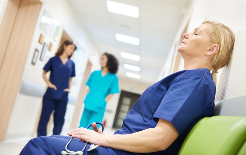 Colegiul Medicilor: 10% dintre medicii din România s-au confruntat cu o agresiune fizică atunci când și-au exercitat meseria