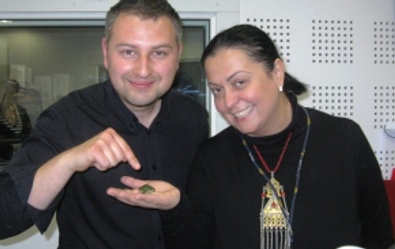 Monica Anghel şi Bogdan Miu au primit o broscuţă ţestoasă