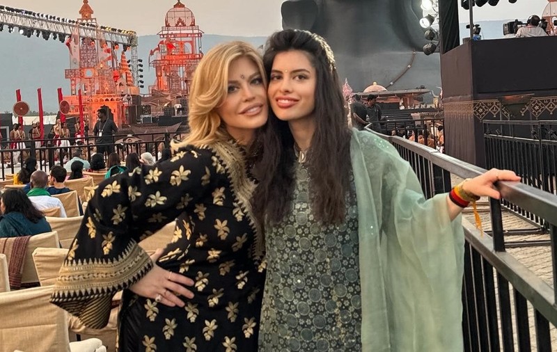 Loredana Groza nu și-a sfătuit fata să urmeze o carieră în muzică. Cu ce se ocupă Elena Boncea la 25 de ani