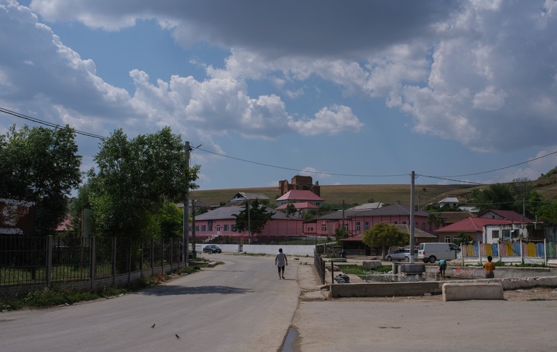 Directoarea de școală care n-a mai tăcut. Elevi dintr-o comună din Constanța, abuzați sexual de profesorul lor de română, timp de mai mulți ani