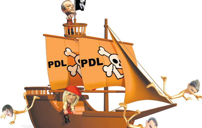 Haosul a pus stăpânire în tabăra democrat liberalilor. Sar din barca PDL, ca să-și scape pielea!