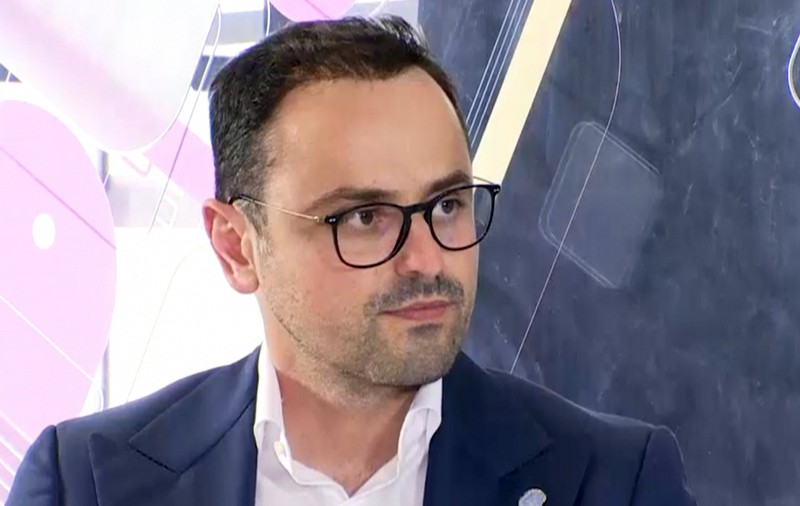Directorul Spitalului Colentina, cel care ține de 6 luni în magazie un aparat PCR nefolosit, propus de PSD la alegeri în Argeș